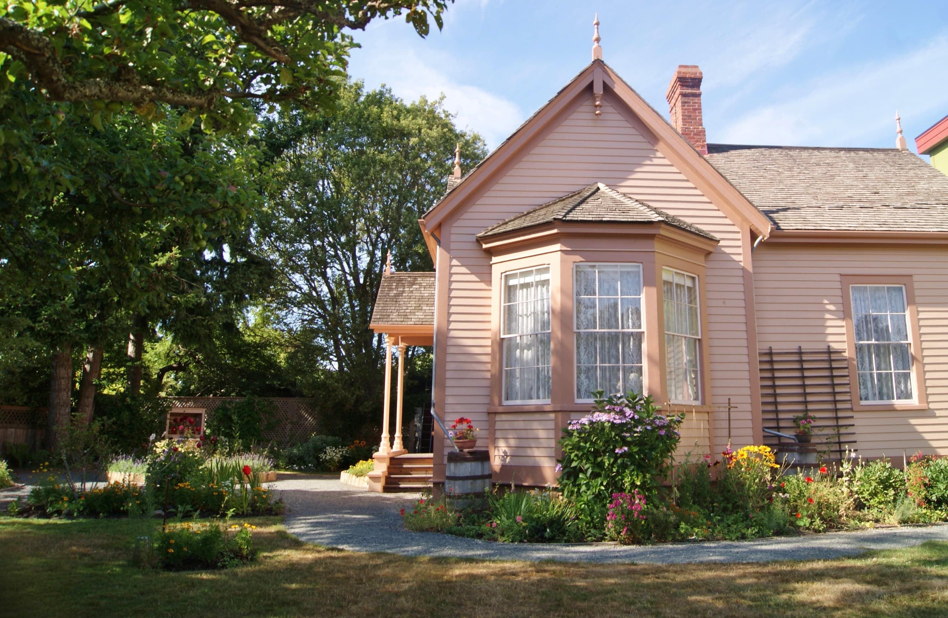 Profile picture of RossBayVilla, event host